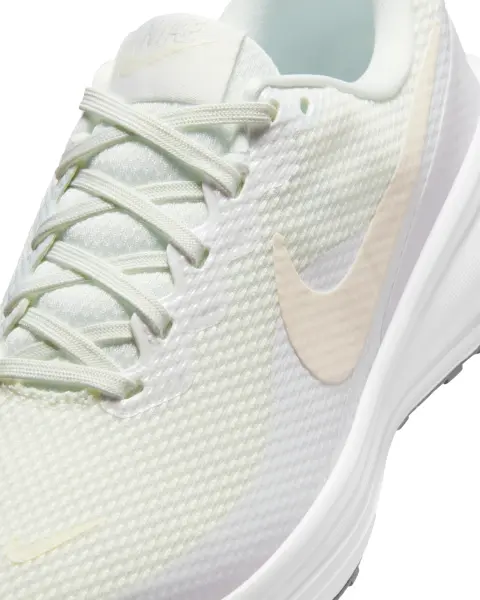 Кроссовки беговые женские Nike REVOLUTION 8 молочно-белые HJ8485-105