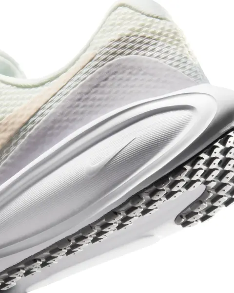 Кроссовки беговые женские Nike REVOLUTION 8 молочно-белые HJ8485-105