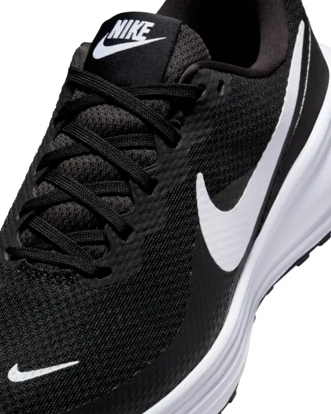 Кросівки бігові жіночі Nike REVOLUTION 8 чорно-білі HJ8485-001
