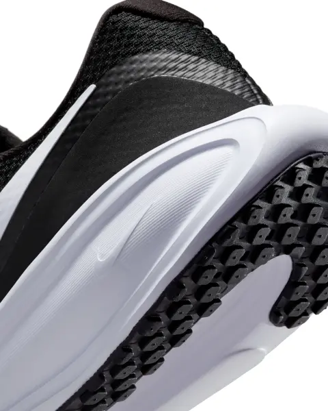 Кросівки бігові жіночі Nike REVOLUTION 8 чорно-білі HJ8485-001