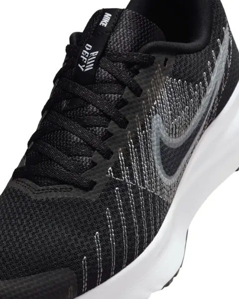 Кросівки бігові жіночі Nike RUN DEFY чорно-білі HM9593-002