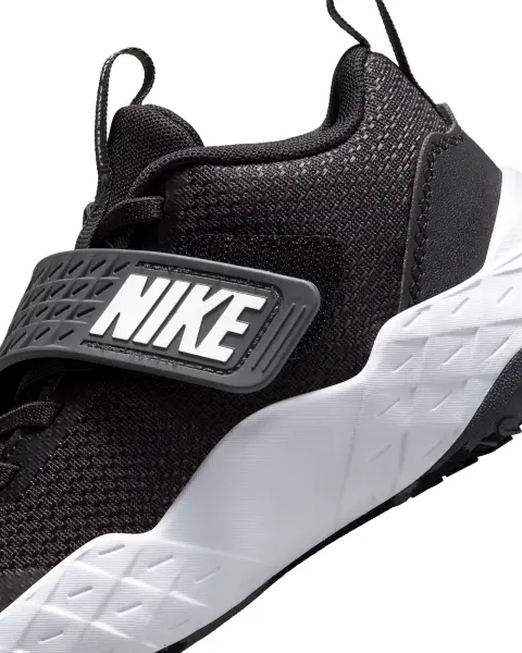 Кросівки дитячі Nike TEAM HUSTLE D 12 (PS) чорно-білі HF6280-002