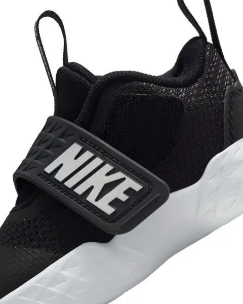 Кросівки дитячі Nike TEAM HUSTLE D 12 (TD) чорно-білі HF6281-002
