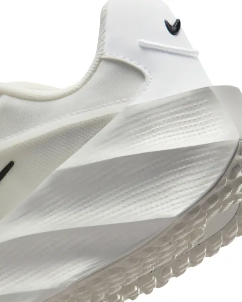 Кросівки жіночі Nike AURA EDGE молочно-білі HQ7025-101