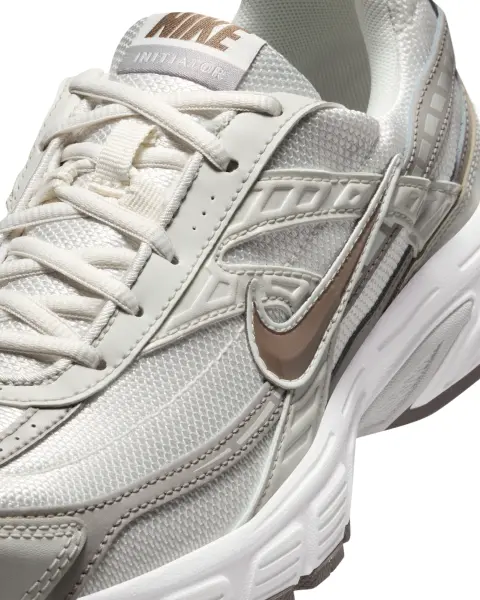 Кроссовки женские Nike INITIATOR бежево-коричневые IB4339-001
