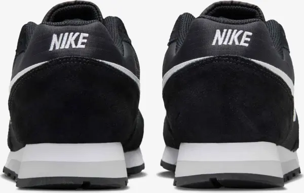 Кросівки жіночі Nike MD RUNNER 2 чорно-білі 749869-018
