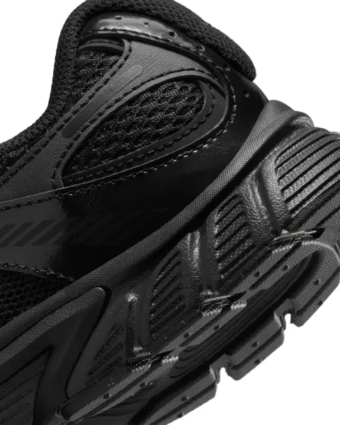 Кроссовки подростковые Nike V5 RNR (GS) черные HQ6411-002