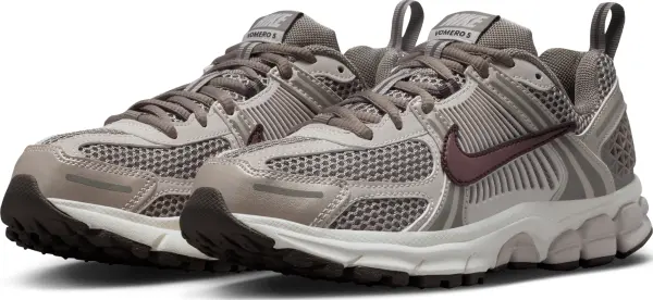 Кроссовки подростковые Nike VOMERO 5 (GS) коричневые HF6998-200