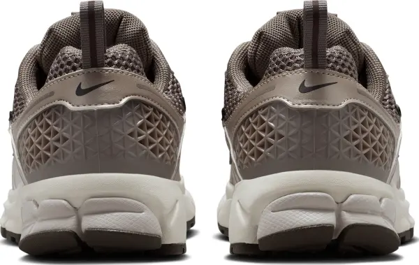 Кроссовки подростковые Nike VOMERO 5 (GS) коричневые HF6998-200