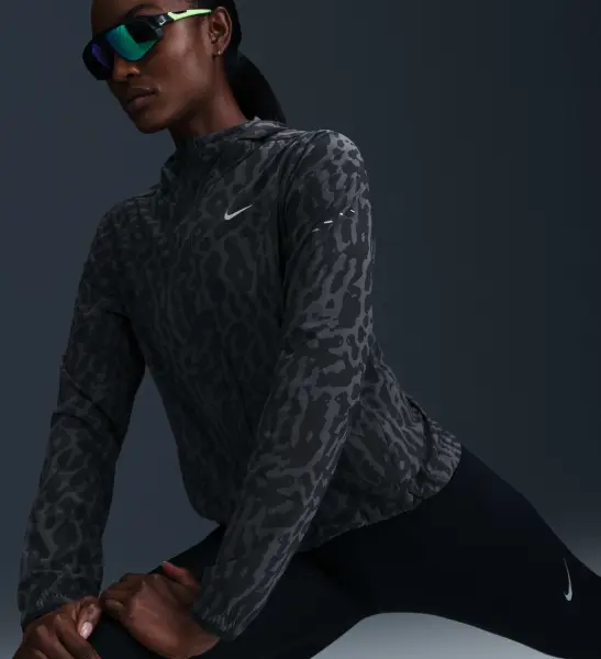 Куртка для бігу жіноча Nike SWIFT DRI-FIT темно-сіро-чорна IB5844-010