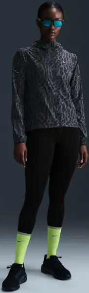 Куртка для бігу жіноча Nike SWIFT DRI-FIT темно-сіро-чорна IB5844-010