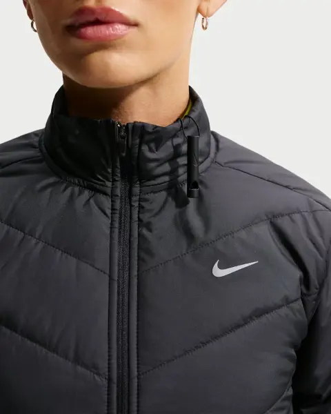 Куртка для бігу жіноча Nike SWIFT THERMA-FIT чорна HV2744-010