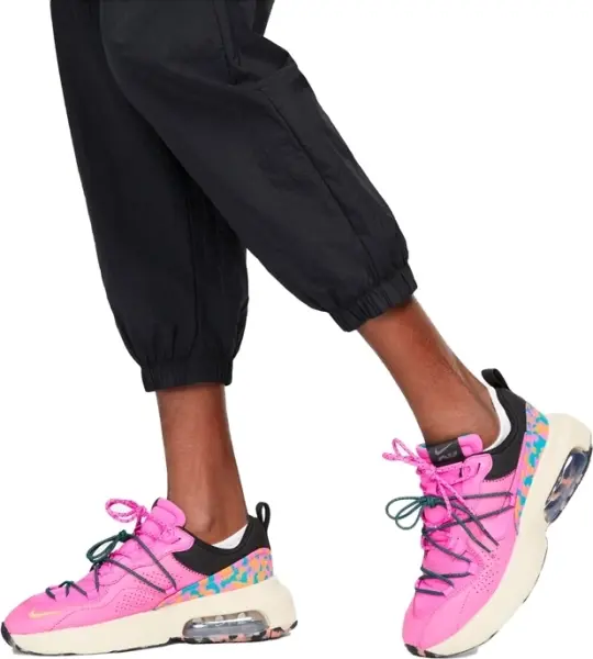 Спортивные штаны женские Nike SPORTSWEAR ESSENTIAL черные DM6183-010