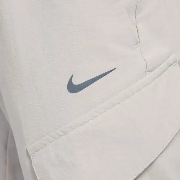 Спортивні штани підліткові Nike SPORTSWEAR CITY UTILITY CARGO світло-сірі FZ4904-009