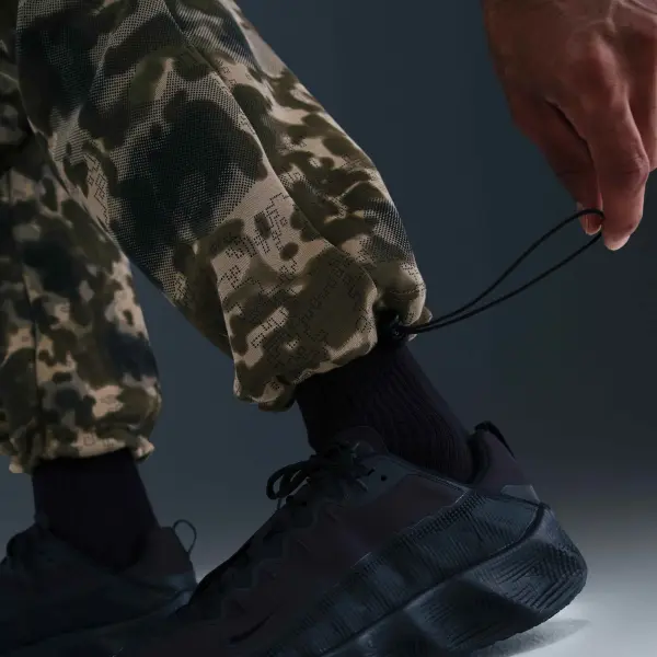 Спортивный костюм Nike TECH FLEECE CAMO хаки камуфляж HV0955-276__II1324-276