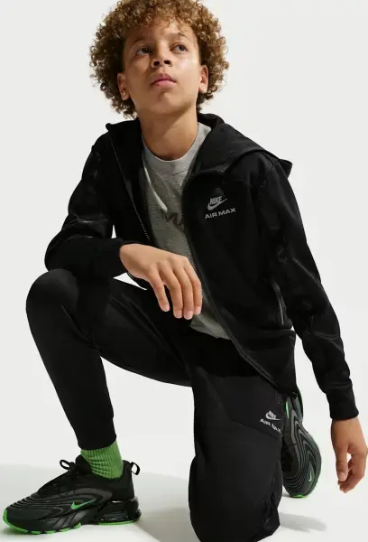 Спортивний костюм підлітковий Nike SPORTSWEAR AIR MAX чорний IO1154-010__IO1155-010