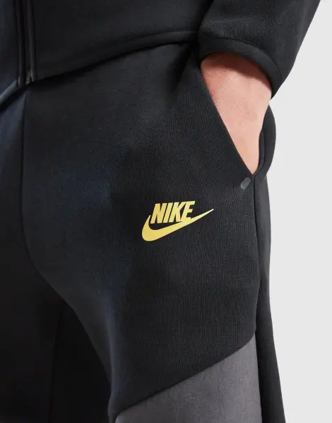 Спортивний костюм підлітковий Nike SPORTSWEAR TECH FLEECE чорно-темно-сіро-жовтий IO1285-010__IO1286-010