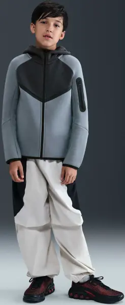 Толстовка підліткова Nike SPORTSWEAR TECH FLEECE димчасто-сіро-чорна HV5867-060