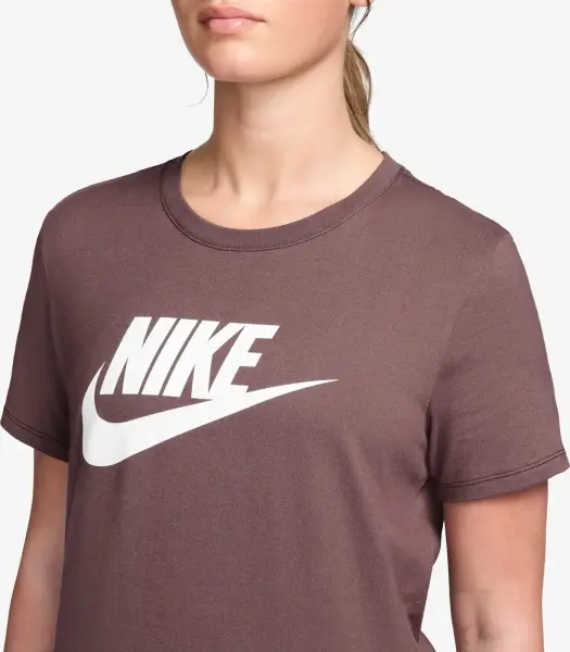 Футболка жіноча Nike SPORTSWEAR ESSENTIALS коричнева DX7906-502
