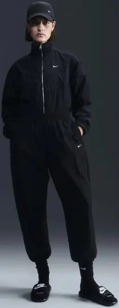 Ветровка женская Nike WINDRUNNER LOOSE UV WOVEN черная FV6304-010