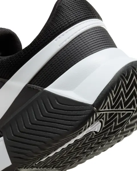 Кроссовки теннисные Nike ZOOM GP CHALLENGE 1 CLAY черно-белые FJ1813-001