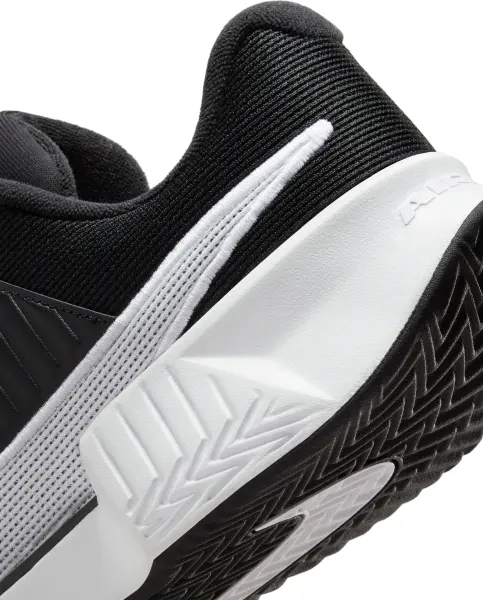 Кросівки тенісні Nike ZOOM GP CHALLENGE PRO CLAY чорно-білі FJ7767-001