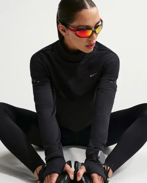 Світшот для бігу жіночий Nike SWIFT THERMA-FIT TURTLE-NECK чорний HV2969-010