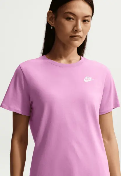 Футболка женская Nike SPORTSWEAR CLUB ESSENTIAL розовая DX7902-503