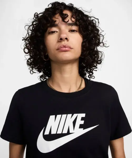 Футболка женская Nike SPORTSWEAR ESSENTIALS черная DV6094-010