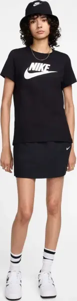 Футболка женская Nike SPORTSWEAR ESSENTIALS черная DV6094-010