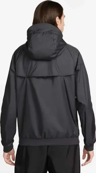 Вітровка Nike SPORTSWEAR WINDRUNNER JACKET чорна 727324-010