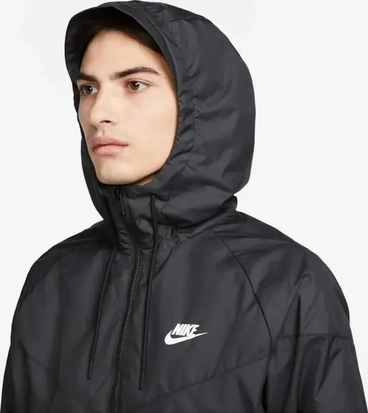 Вітровка Nike SPORTSWEAR WINDRUNNER JACKET чорна 727324-010