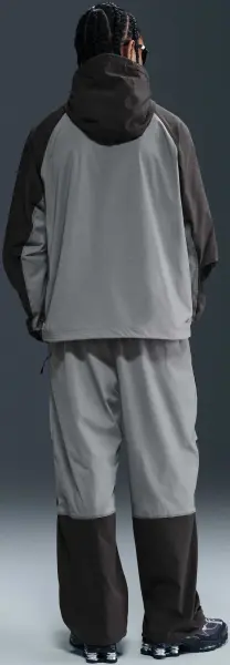 Вітровка Nike TECH WOVEN JACKET сіро-темно-сіра HM7151-065