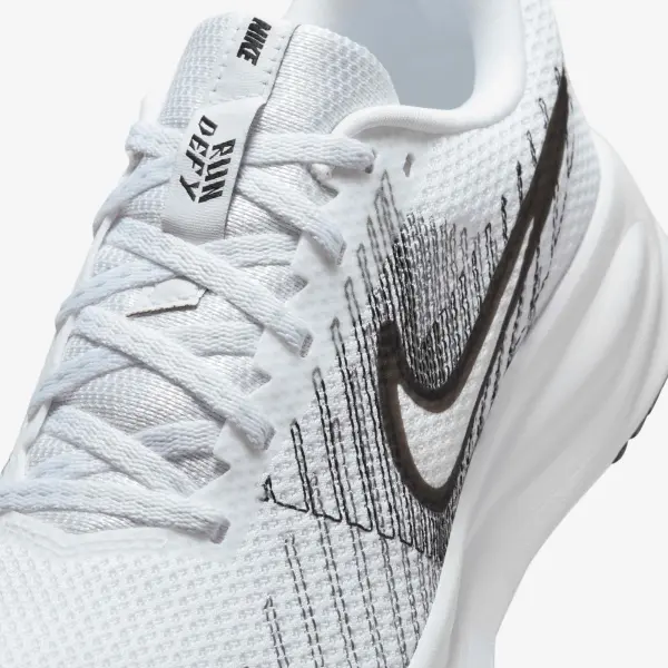 Кроссовки беговые женские Nike RUN DEFY бело-черные HM9593-101