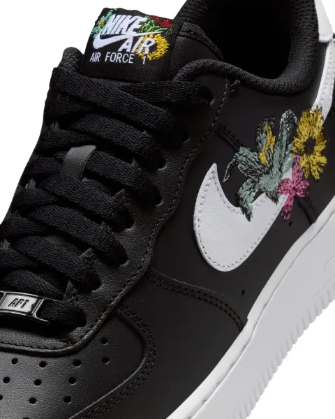 Кросівки жіночі Nike AIR FORCE 1 '07 PREMIUM 'FLOWERS' чорно-білі IB6644-001