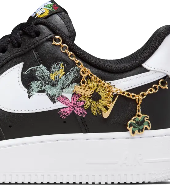 Кросівки жіночі Nike AIR FORCE 1 '07 PREMIUM 'FLOWERS' чорно-білі IB6644-001