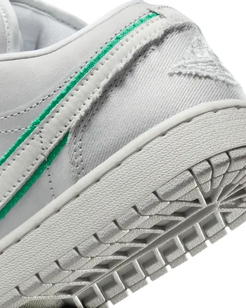 Кроссовки женские Nike AIR JORDAN 1 LOW SE светло-серо-зеленые IH3369-077