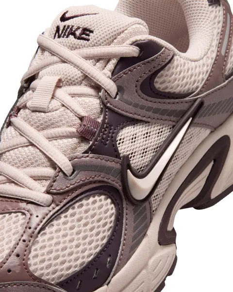 Кроссовки женские Nike V5 RNR SE светло-розово-коричневые IO0464-600