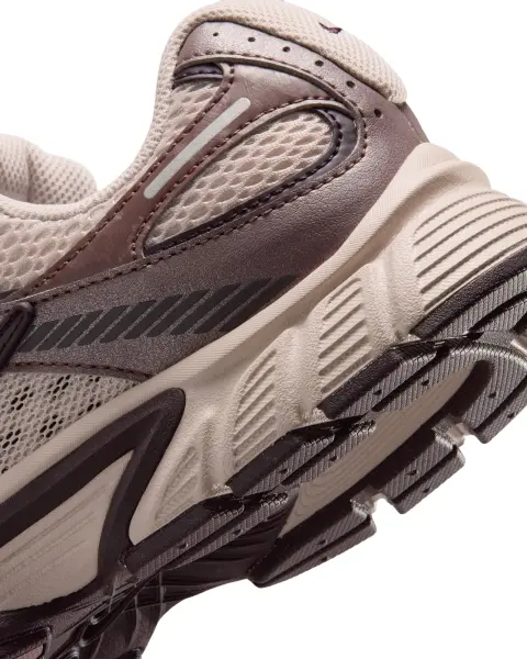 Кроссовки женские Nike V5 RNR SE светло-розово-коричневые IO0464-600