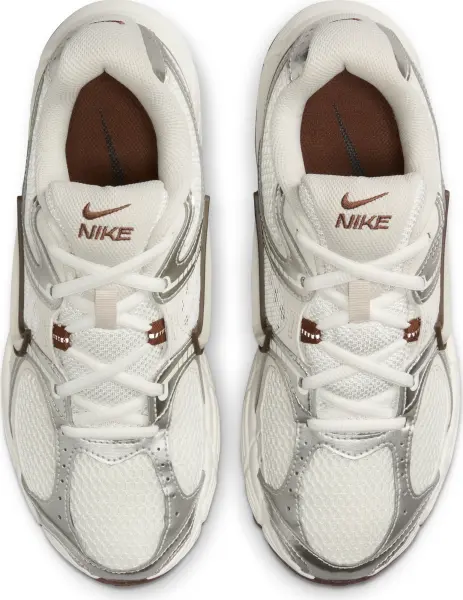 Кроссовки женские Nike V5 RNR бежево-серебряно-коричневые HQ7901-102