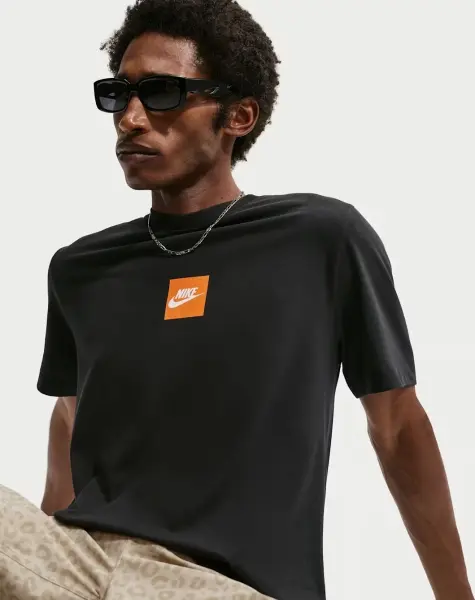 Футболка Nike SPORTSWEAR черная IR4972-010