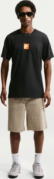 Футболка Nike SPORTSWEAR черная IR4972-010