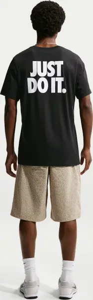 Футболка Nike SPORTSWEAR черная IR4972-010