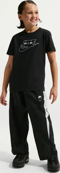 Футболка підліткова Nike SPORTSWEAR чорна II0287-010