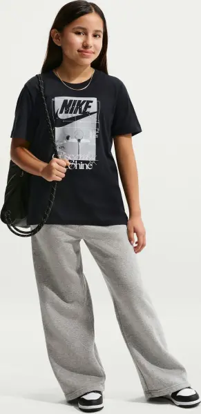 Футболка підліткова Nike SPORTSWEAR чорна II0385-010