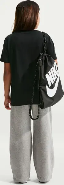 Футболка підліткова Nike SPORTSWEAR чорна II0385-010