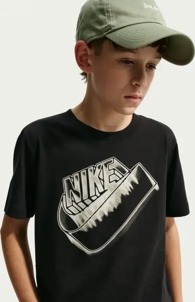 Футболка подростковая Nike SPORTSWEAR черная II0409-010