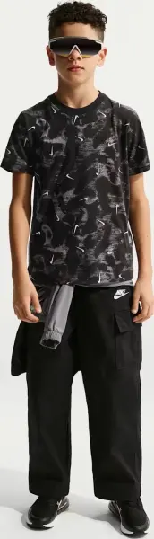 Футболка подростковая Nike SPORTSWEAR черно-темно-серо-белая II0458-010
