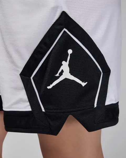 Шорты баскетбольные женские Nike JORDAN SPORT 10CM DIAMOND бело-черные FN5134-101