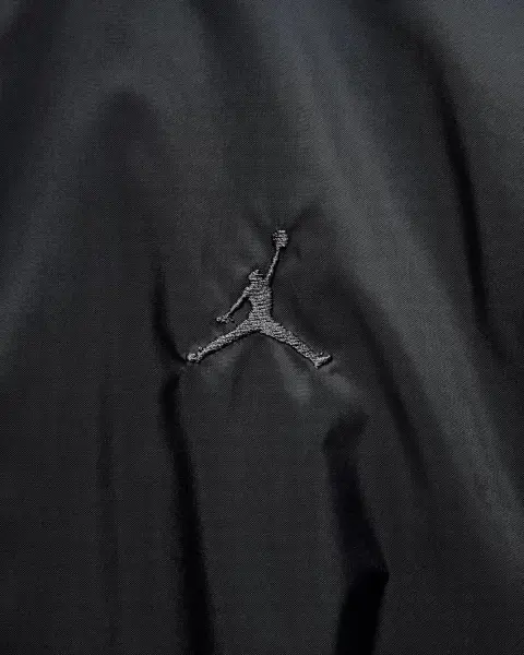 Ветровка Nike JORDAN BROOKLYN HOODED DRAFT черная HF9333-010
